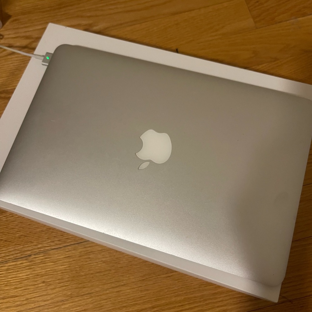 LIKE NEW MacBook Air-11 Inch, 128 GB.